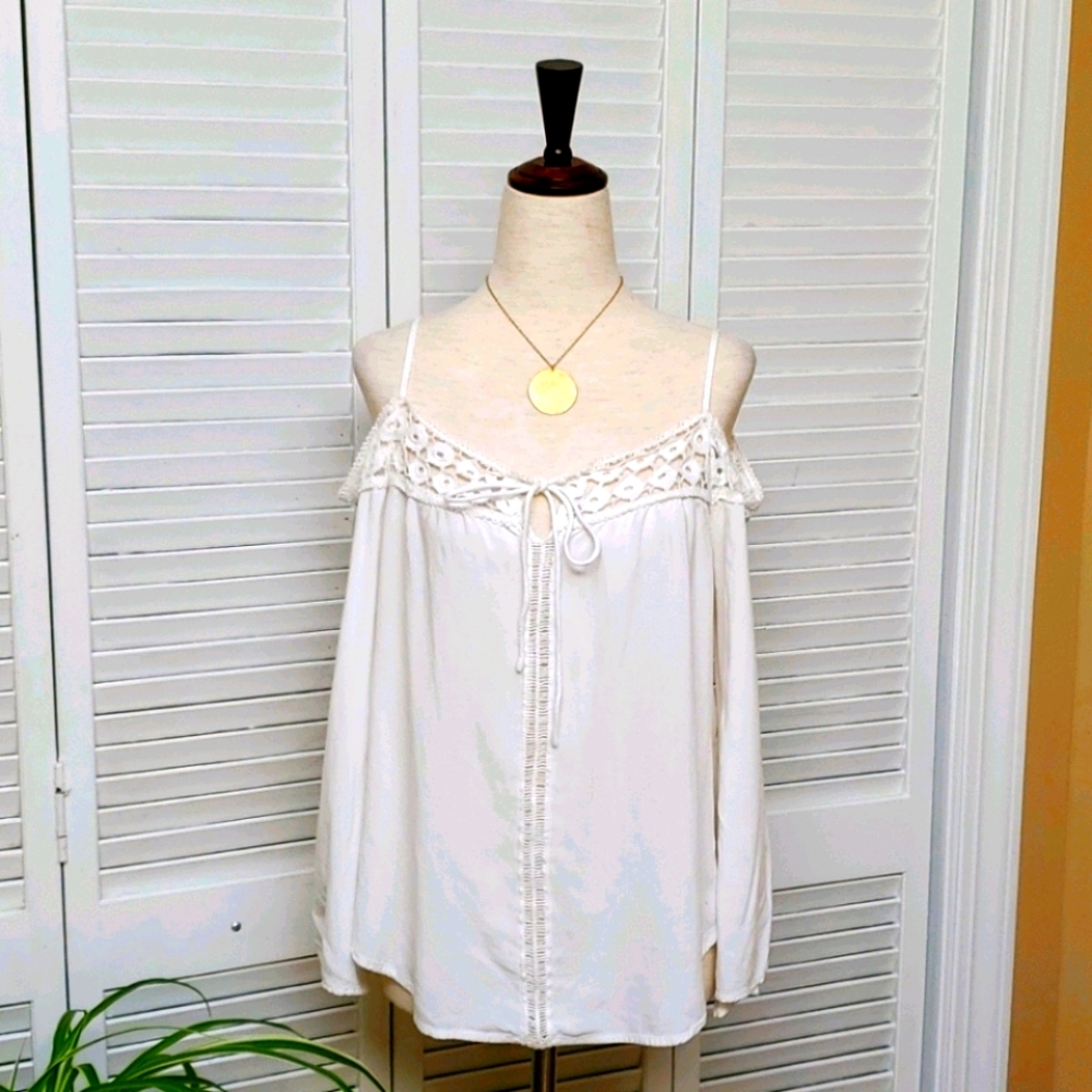 Lush Boho Chic Cold Shoulder Top Size M
